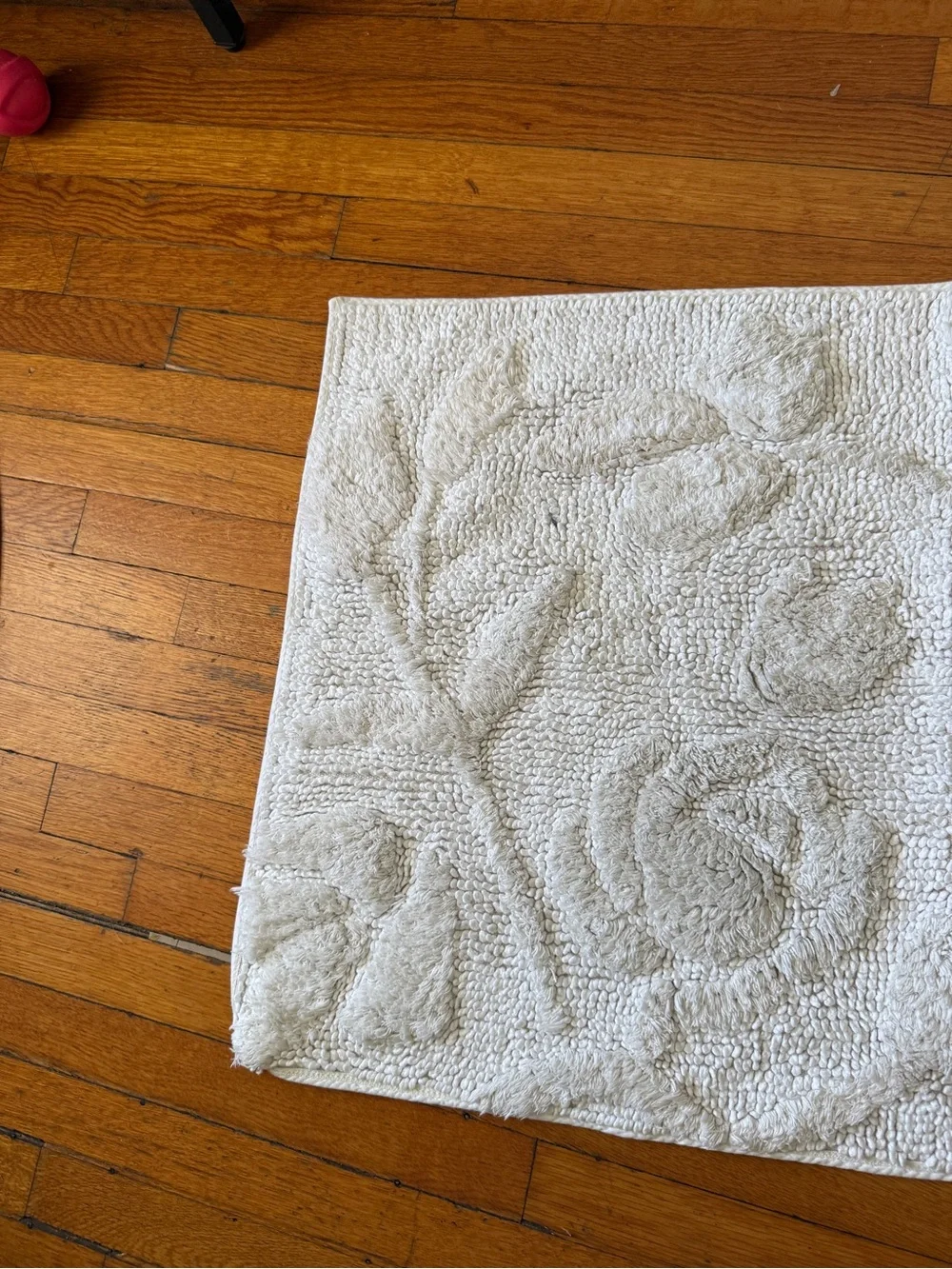 Bee & willow white cotton tufted bath rug
